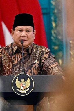 Prabowo, Revolusi, dan Kembali ke UUD 1945 Asli