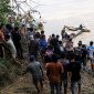 Puluhan warga bersama tim gabungan berkumpul di tepi Sungai Batanghari, Desa Sungai Aro, Kecamatan Tebo Ilir, Kabupaten Tebo, saat melakukan proses pencarian korban perahu karam, Sabtu (15/8/2026). (Foto: Dok. Kantor SARJambi)