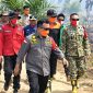 Gubernur Jambi, Al Haris (tengah), memimpin langsung peninjauan titik kebakaran hutan dan lahan (karhutla) di kawasan Taman Hutan Raya (Tahura) Sultan Thaha Saifuddin, Jambi, Jumat (4/9/2026). (FOTO : Dok. Istimewa)